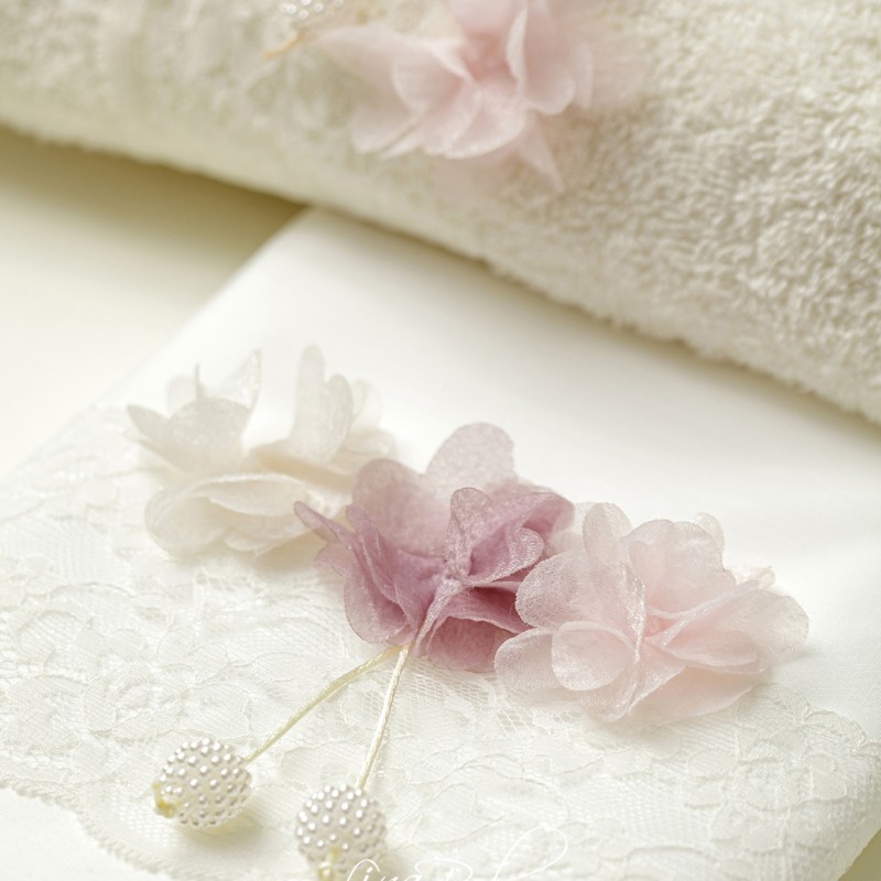 Λαδόπανα Βάπτισης – Εκρού & Λευκό με Δαντελένια Τρέσα & Διάφανα Λουλούδια