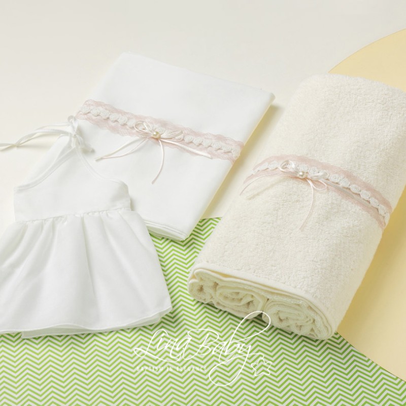 Λαδόπανα Βάπτισης – Εκρού με Δαντελένια Τρέσα Πούδρας & Τριαντάφυλλα