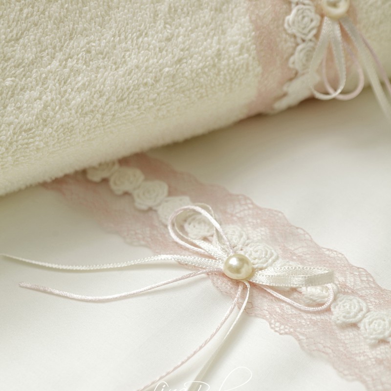 Λαδόπανα Βάπτισης – Εκρού με Δαντελένια Τρέσα Πούδρας & Τριαντάφυλλα