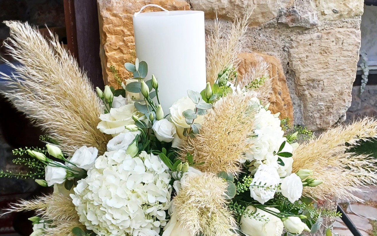 Φυσική κομψότητα με boho elements σε διακόσμηση γάμου στο Κτήμα Καλυψώ