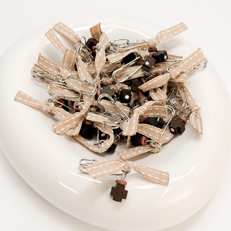 Μαρτυρικό Πέτου με Παραμάνα, Ξύλινο Σταυρό & Μπεζ Κορδελάκι