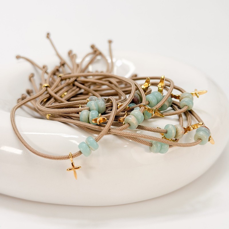 Μαρτυρικό Βραχιόλι με Μπεζ Κορδόνι, Δίχρωμες Βεραμάν Χάντρες & Επιχρυσωμένο Σταυρό