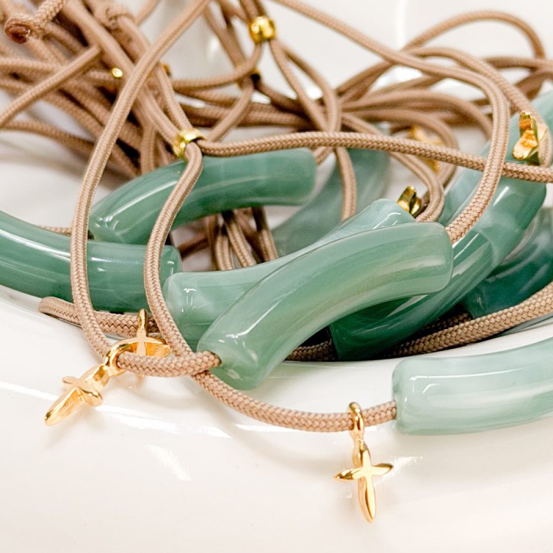 Μαρτυρικό Βραχιόλι με Μπεζ Κορδόνι, Βεραμάν Χάντρα & Επιχρυσωμένο Σταυρό