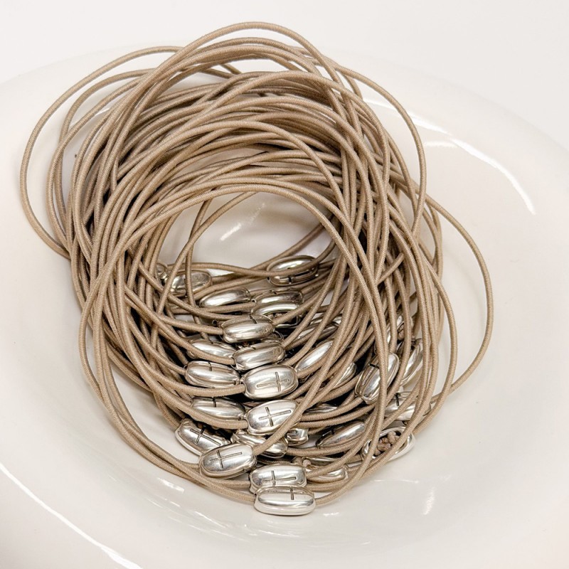 Μαρτυρικό Βραχιόλι με Μπεζ Ελαστικό Κορδόνι & Ασημί Σταυρό