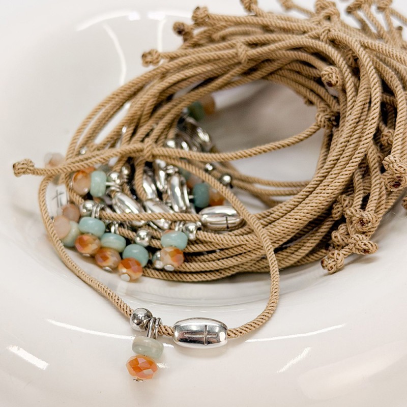 Μαρτυρικό Βραχιόλι με Μπεζ Κορδόνι, Βεραμάν Χάντρα & Ασημί Σταυρό