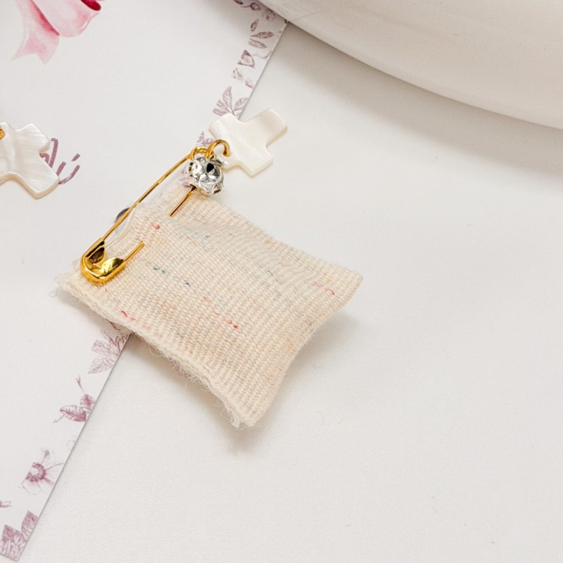 Μαρτυρικό Πέτου με Εκρού Τρέσα, Στρας & Φίλντισι Σταυρό