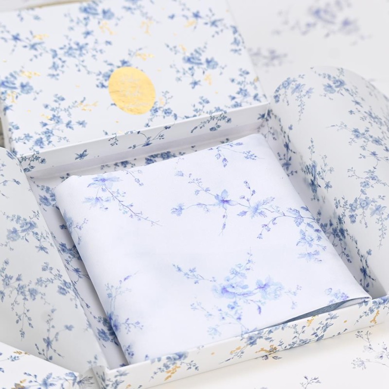 Μαντίλι Blue Toile – Κομψή Μπομπονιέρα Γάμου & Βάπτισης