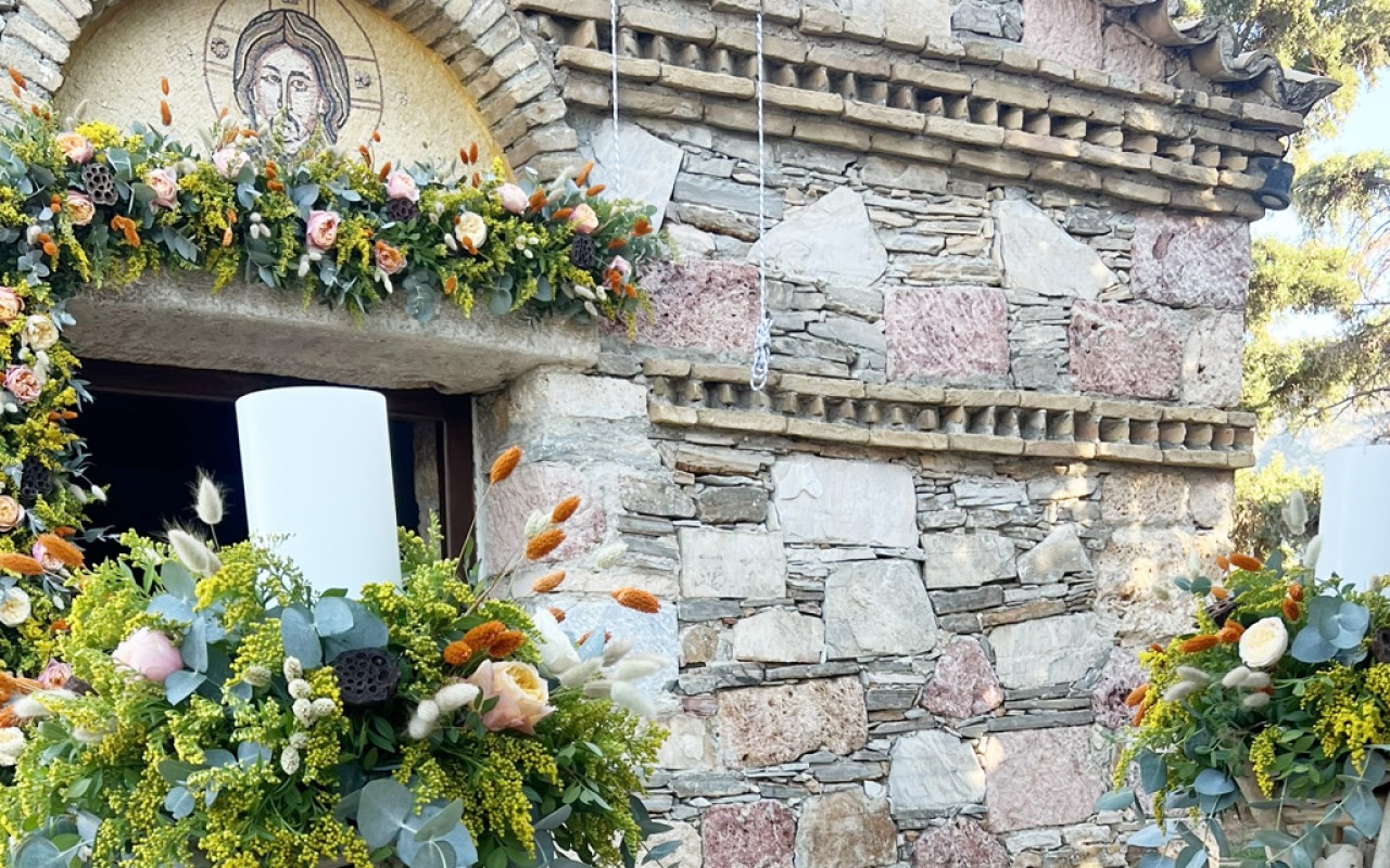 Elegant rustic διακόσμηση γάμου με citrus elements στο Domaine Karras